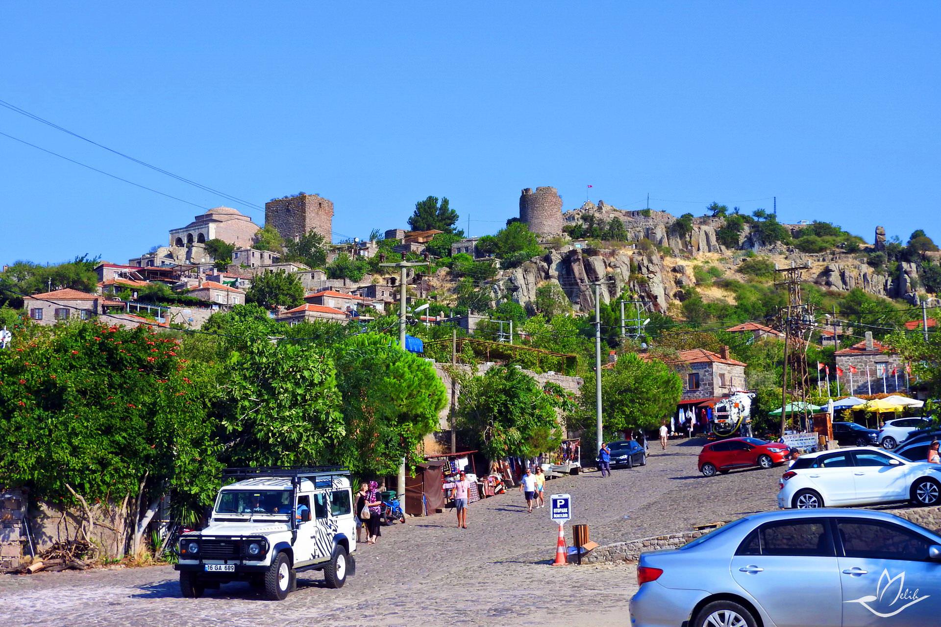 Assos Antik Kenti ve modern Behramkale...