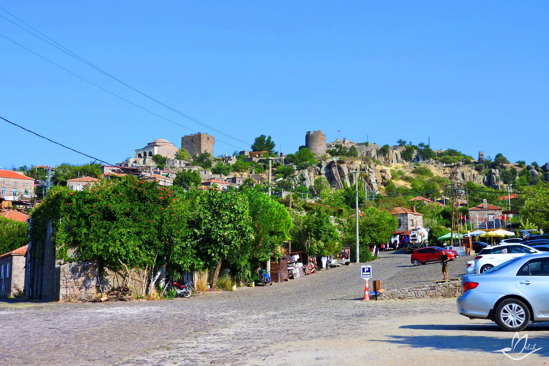 Assos Antik Kenti ve modern Behramkale...