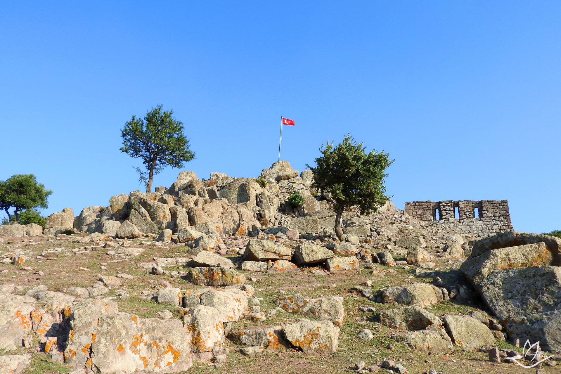 Assos akrepol kalıntıları